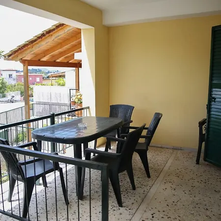 Machos House * Alepou